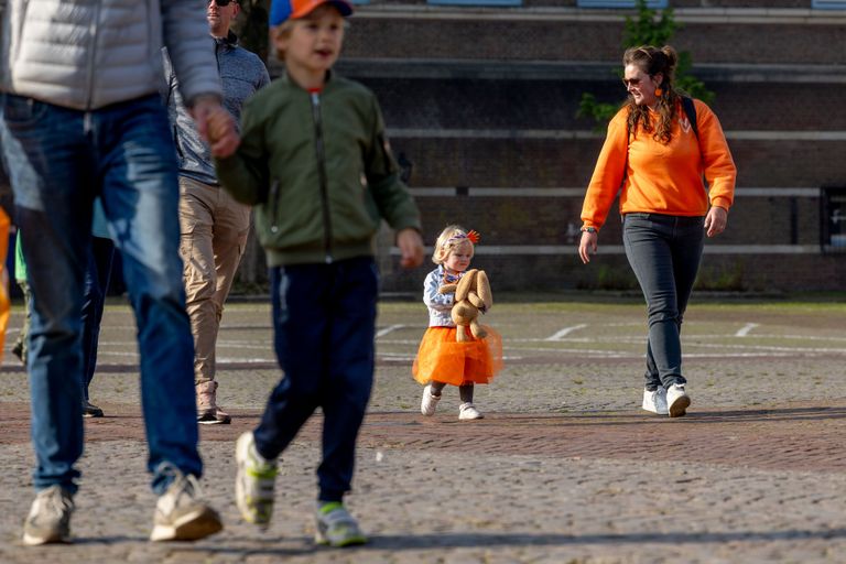 Jong en oud bij de KMA (foto: Ministerie van Defensie).