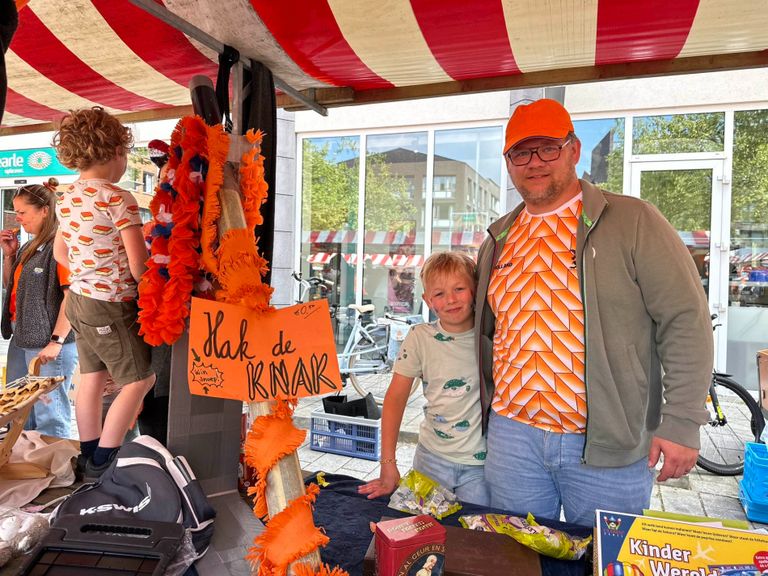 Op de vrijmarkt in Deurne (foto: Floortje Steigenga).