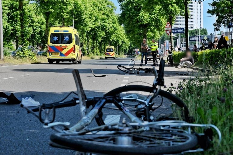 De fietsen van de tieners (Foto: Toby de Kort/ Persbureau Heitink.)