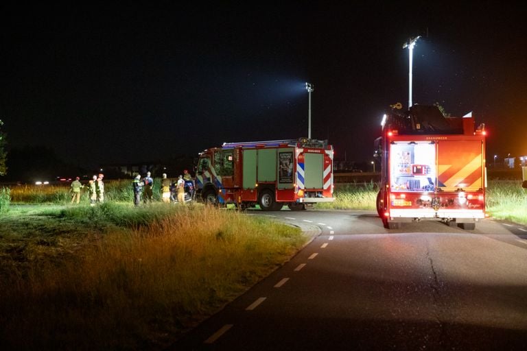 Auto gevonden in sloot (foto: Christian Traets - Persbureau Heitink).