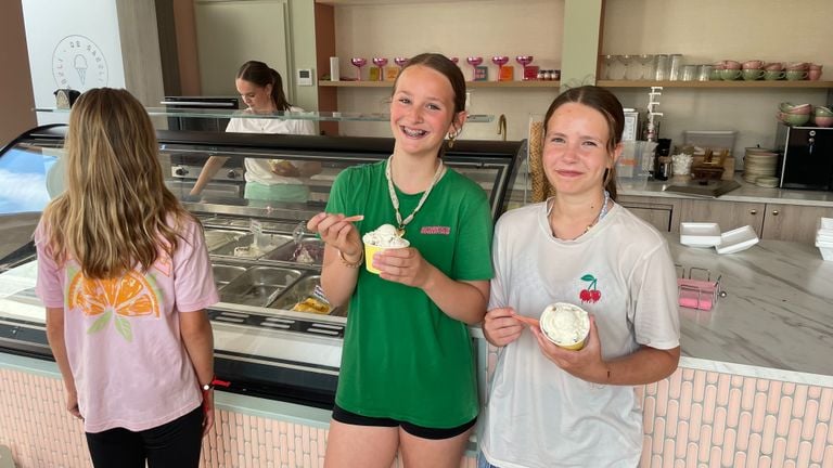 Gratis ijs bij IJsbar80 (foto: Omroep Brabant).
