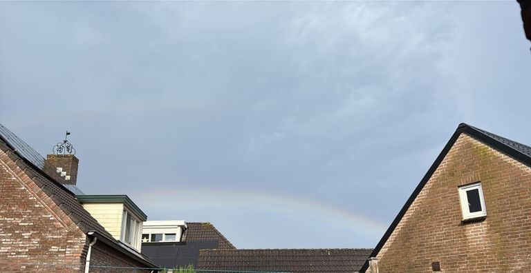In Hapert komt de regenboog tevoorschijn (foto: Marlee Kraaijvanger-Heesters)