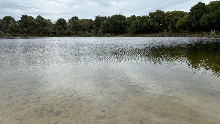 Het is nu lekker helder bij Strandbad de Rauwbraken.