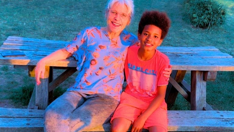 Batou met zijn 'oma Nederland' Jeanne (eigen foto).
