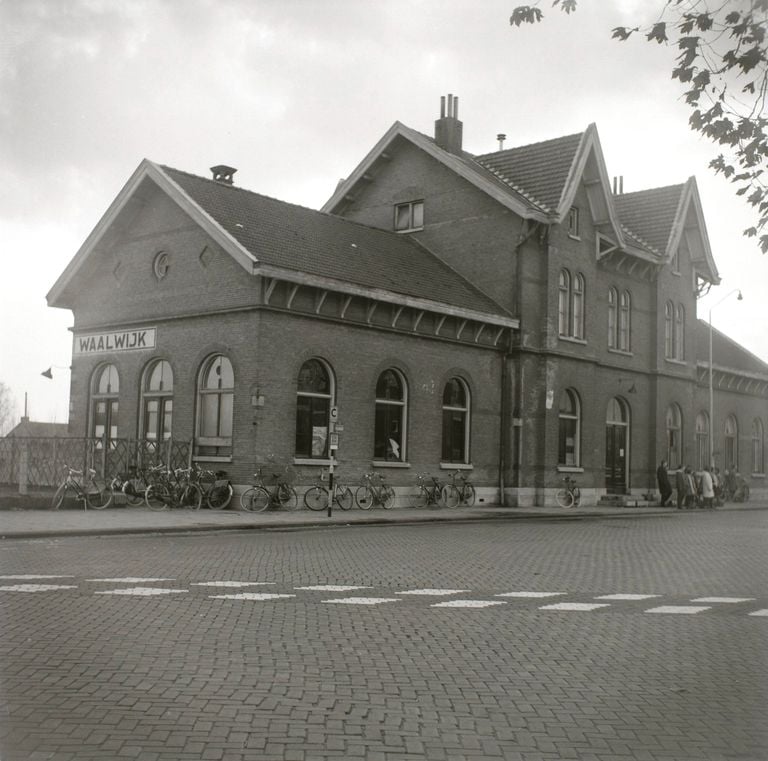 Station Waalwijk, gebouwd in 1885 en gesloopt in 1964 (foto: J. de Bont/Gemeentearchief Waalwijk).
