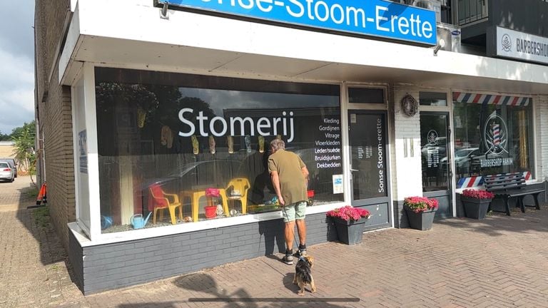 Schade na brand trekt veel bekijks (foto: Omroep Brabant)