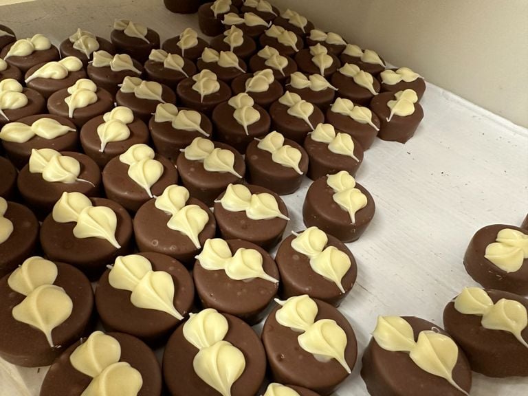 Bespoten bonbons die wel in de winkel liggen (foto: Bridget Spoor).