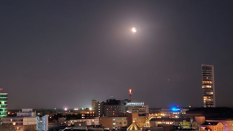 Het laatste stukje van de verduistering zag Marcelline vanuit Eindhoven (foto: Marcelline Jans).