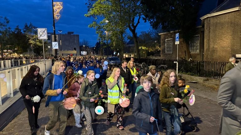 De opkomst is groot (foto: Jos Verkuijlen).