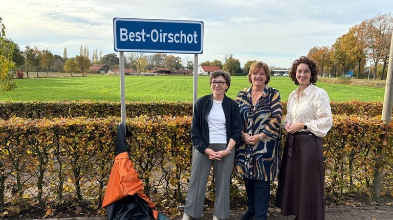 Van links naar rechts: Wilma de Koning (naamcommissie), burgemeester Rianne Donders van Best en burgemeester Judith Keijzers van Oirschot (foto: Wilco Zonneveld).