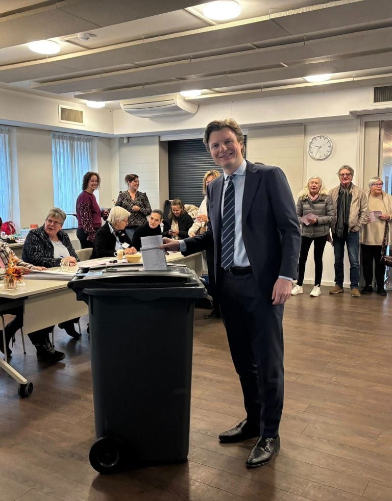 Brekelmans stemt in 'zijn' Oisterwijk (foto: Facebook Ruben Brekelmans).