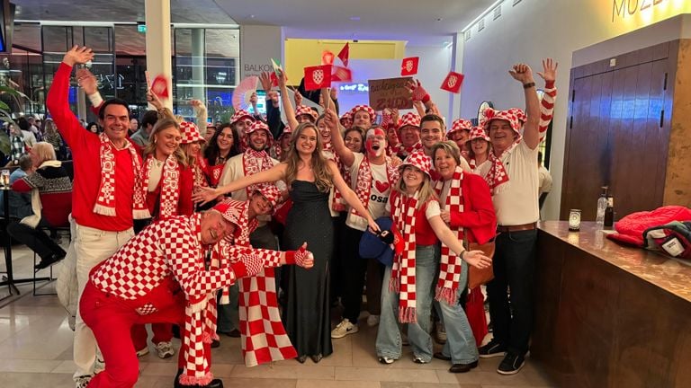 Rosa in haar prachtige jurk (foto: Noa Bergmans).