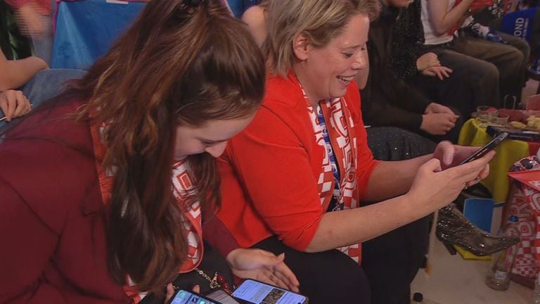 Brabantse fans zijn aan het stemmen.