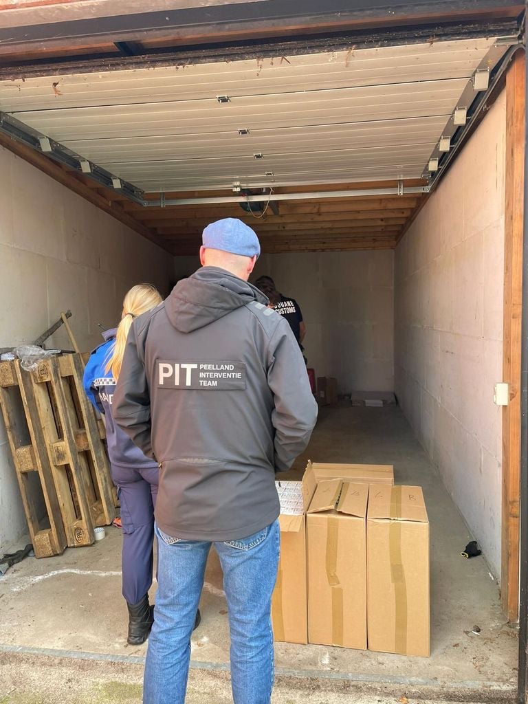 Bij een controle in Helmond zijn bijna 400.000 illegale sigaretten gevonden (foto: gemeente Helmond).