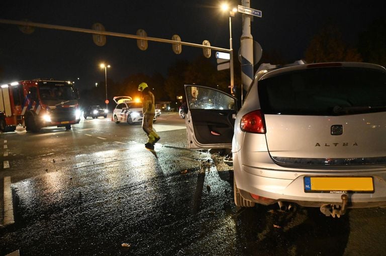 Een deel van het kruispunt werd afgesloten (foto: Perry Roovers/Persbureau Heitink).