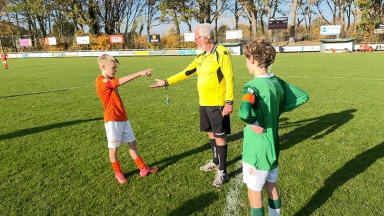Herman doet de toss bij Bavel-Moerse Boys (foto: Ronald Sträter).