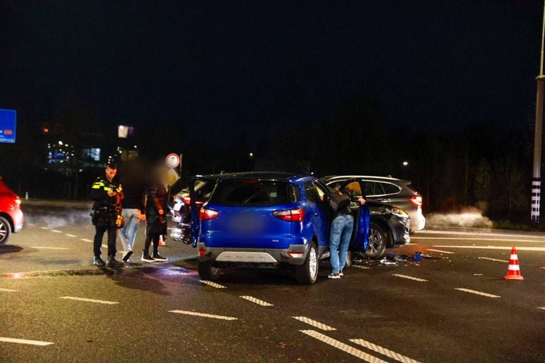 Beide auto's hebben flinke schade opgelopen (Foto: Addy smits / Persbureau Heitink)