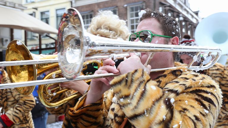 Muziekske bloazen tijdens het klûnen in 2018 (foto: Karin Kamp)