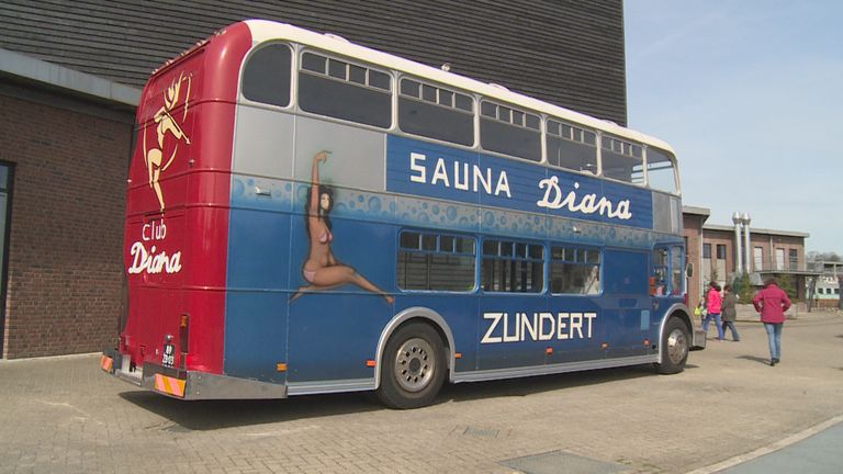 De bus der bussen bij het Spoorwegmuseum 