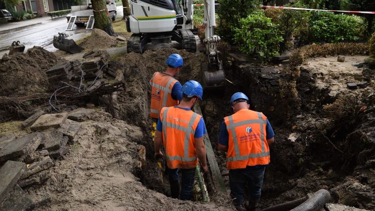 De omvang van het sinkhole in Goirle is na afloop goed zichtbaar (Foto: Toby de Kort).