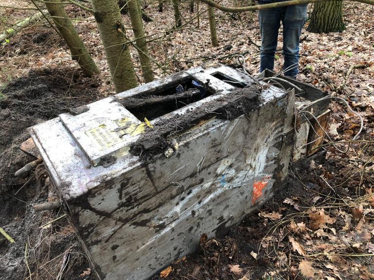 De pinautomaat werd gevonden in het bos (privéfoto).