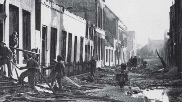 Ravage in Klundert enkele dagen na het bombardement