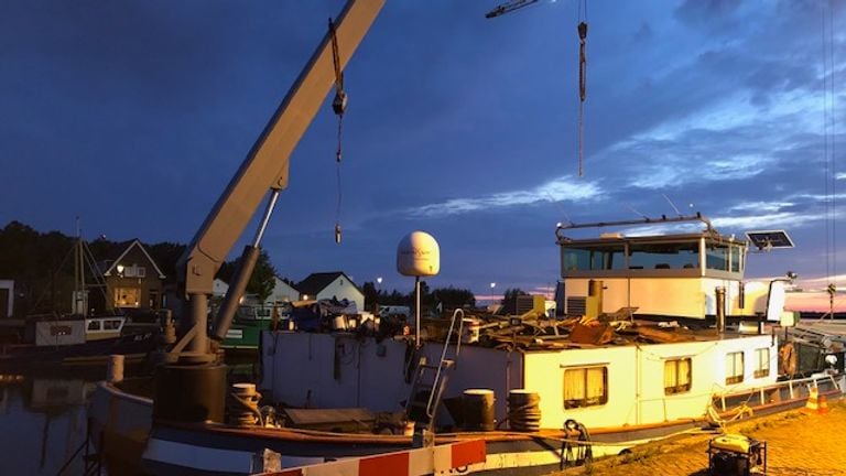 Drugsboot Arsianco de avond na de ontdekking (foto: Willem-Jan Joachems).