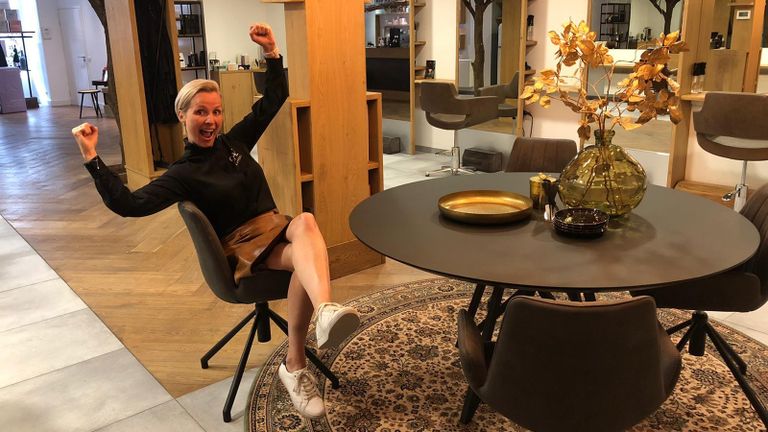 Saskia de Bruijn kan niet wachten om alle 'zelf-kapsels' te zien. (eigen foto)