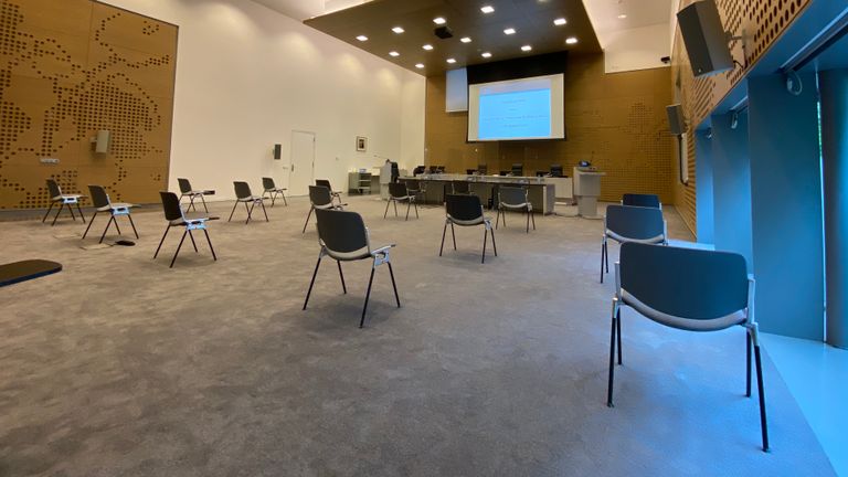 De zaal van de Raad van State in Den Haag