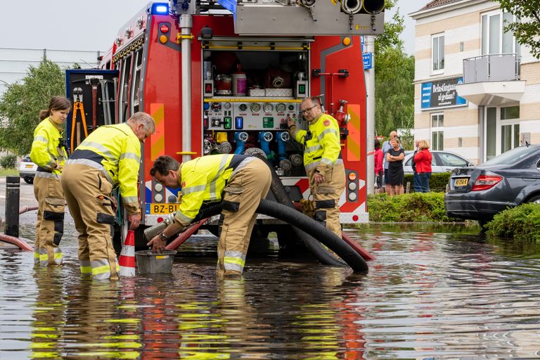 De brandweer is ook te hulp geschoten (Foto: Iwan van Dun). 