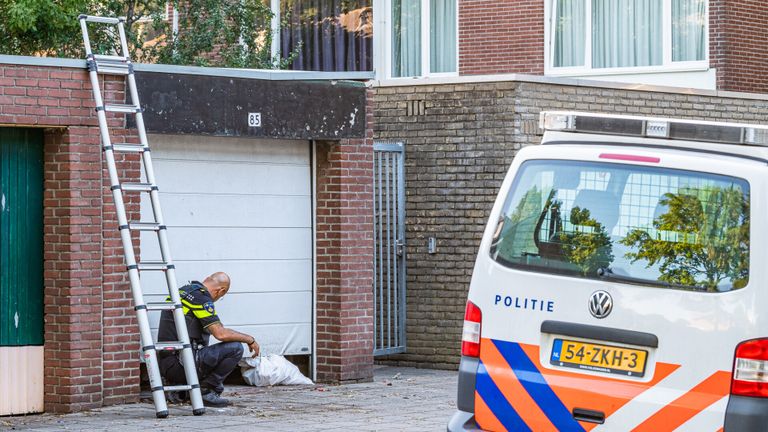 In de De Fallastraat in Tilburg werd onderzoek gedaan. Foto: Jack Brekelmans