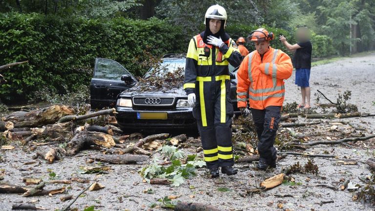 Hulpverleners aan het werk (foto: SQ Vision).