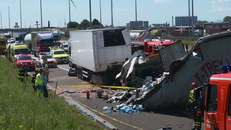 De weg werd afgesloten (Foto: Tom van der Put/SQ Vision).