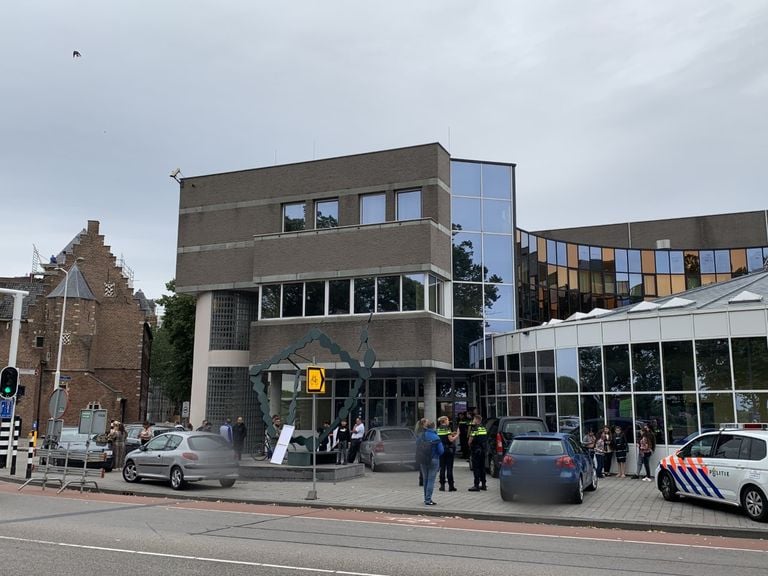 De situatie voor het gebouw van Rijkswaterstaat (foto: Bart Meesters).