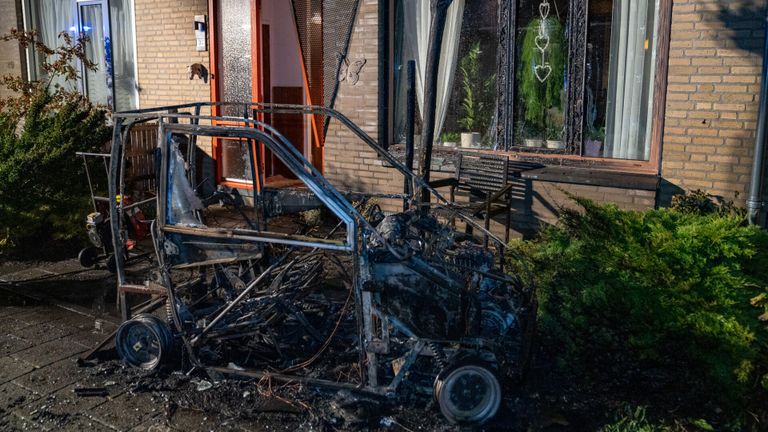 Hoe de brand in Vlijmen kon ontstaan, wordt onderzocht (foto: Iwan van Dun/SQ Vision).