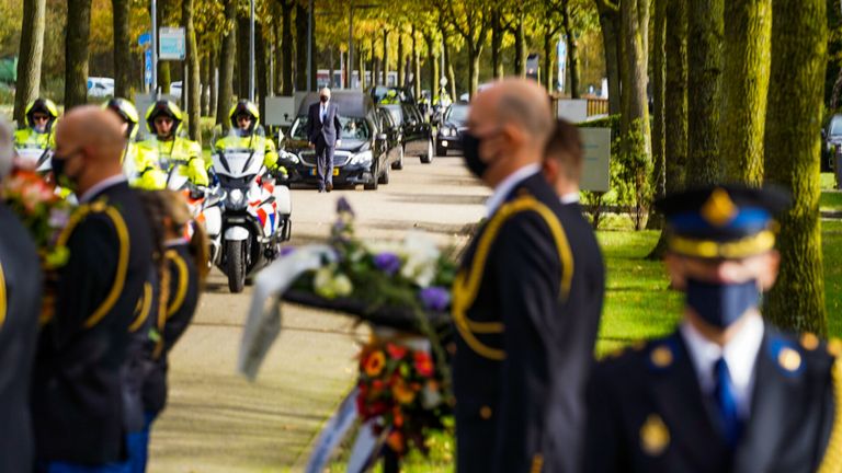 Motoragenten begeleiden de stoet (foto: Dave Hendriks / SQ Vision).