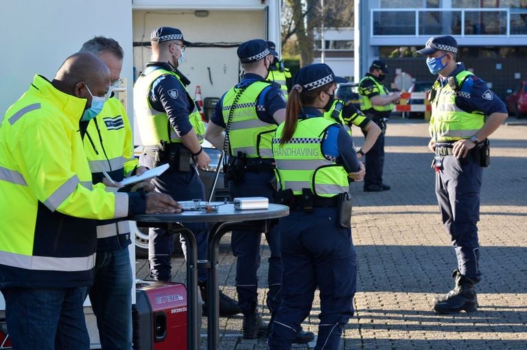 De politie hield een grote verkeerscontrole. Foto: Perry Roovers/SQ Vision.