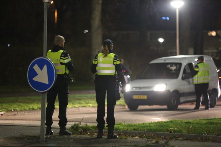 Politie-controles woensdagavond in Roosendaal (foto: Christian Traets/SQ Vision).