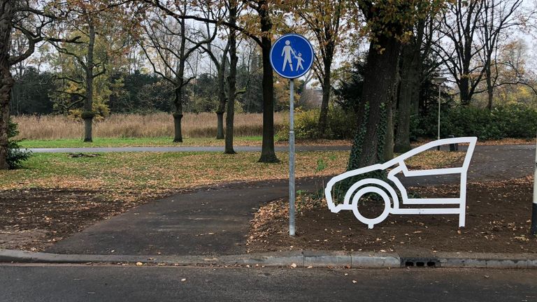 Nieuw oversteek-silhouet in Breda (foto: gemeente Breda).