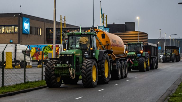 De trekkers stonden aan de zijkant van de weg (foto: Jack Brekelmans).