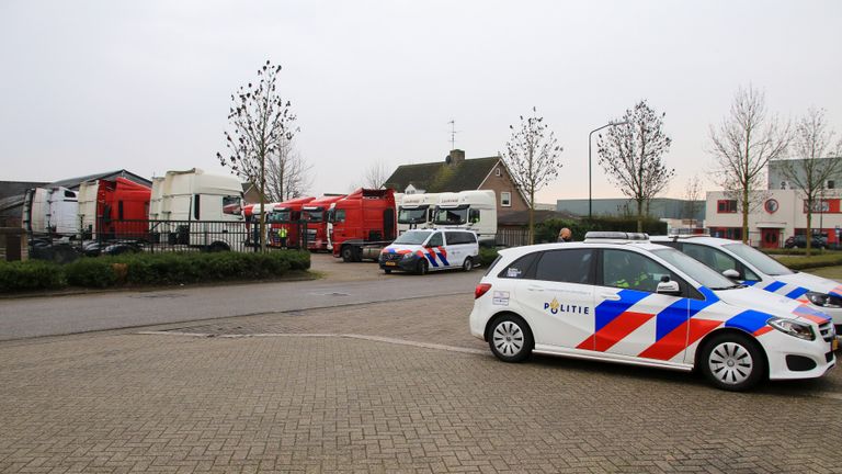 De politie is ter plekke (foto: Harrie Grijseels/SQ Vision).