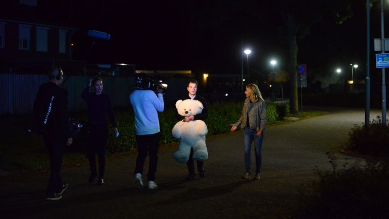 Mitchel en de cameraploeg, inclusief Wendy van Dijk (foto: Johan Bloemers/SQ Vision Mediaprodukties).