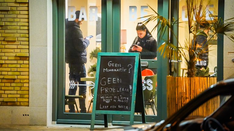 Na de publicatie van het verhaal werden alle gasten naar buiten gestuurd door het personeel. Foto: Sem van Rijssel/SQ Vision.