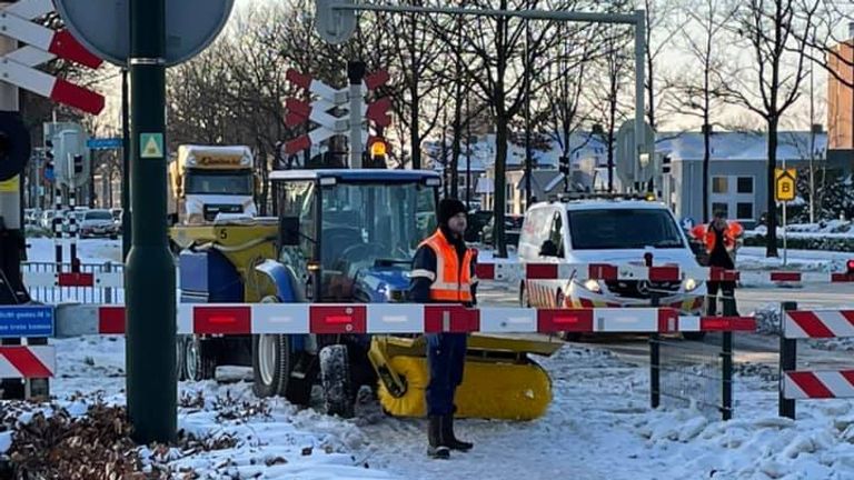 De sneeuwploeg kon geen kant op (Foto: Huib van 't Hof)