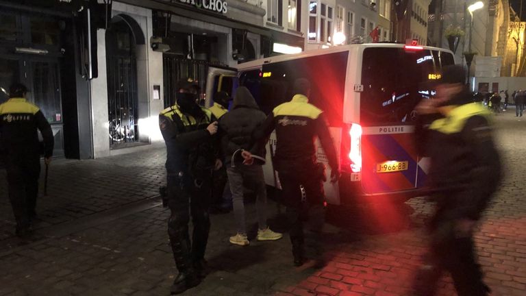Arrestatie op de Grote Markt in Breda (Foto: Omroep Brabant)