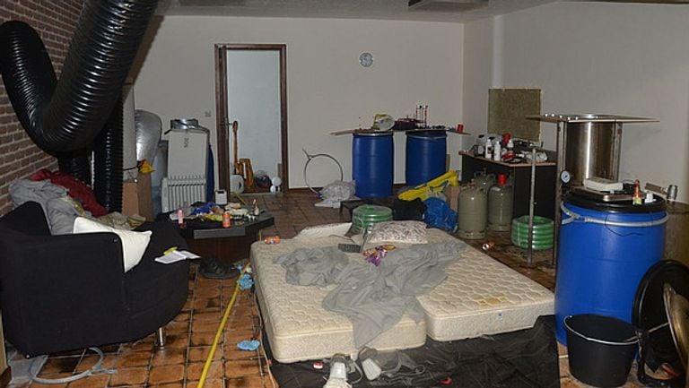 Slapen in de chemische fabriek: Interieur van het Belgische drugslab (foto: politie)