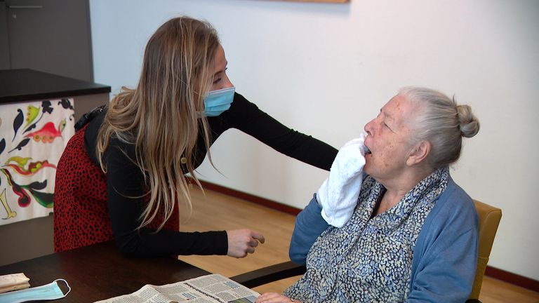 Maartje van Bergen aan het werk in Sint Jozefoord (foto: Jan Peels)