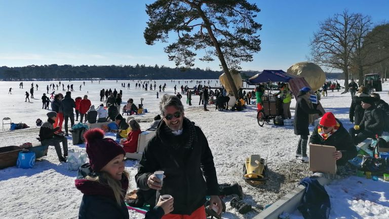 De glühwein in de aanslag (foto: Ista van Galen).