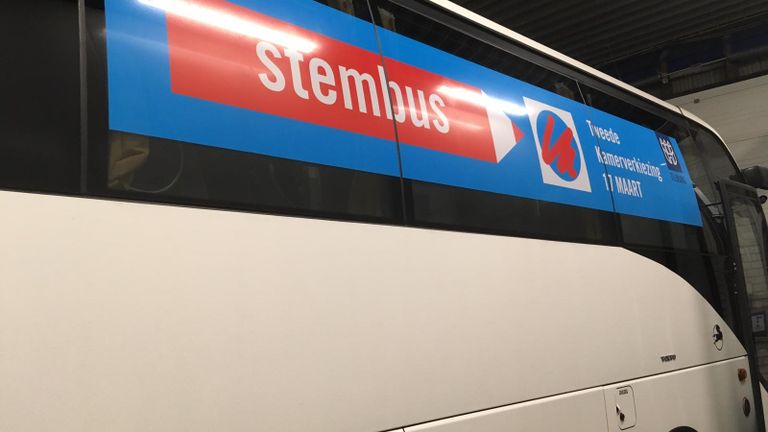 De stembus (foto: Sabah Tours).