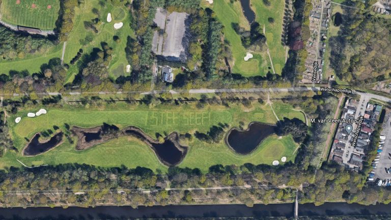 De satellietfoto van veraf (foto: Google Maps). 